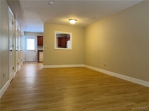 6 Meadow St in Clinton, NY - Building Photo - Building Photo