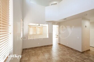 8069 Starling View Ct in Las Vegas, NV - Building Photo - Building Photo