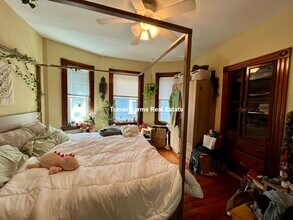 67 Roseclair St, Unit 1 in Boston, MA - Foto de edificio - Building Photo