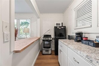 255 Richardson Rd NW in Atlanta, GA - Foto de edificio - Building Photo