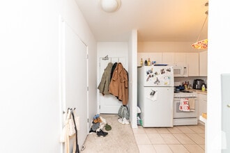 21 W Chestnut St, Unit 1607 in Chicago, IL - Building Photo - Building Photo