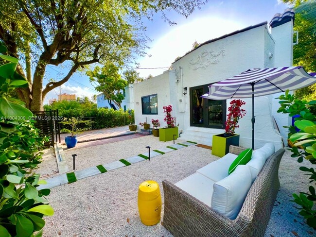 8280 NE 1st Pl in Miami, FL - Building Photo - Building Photo