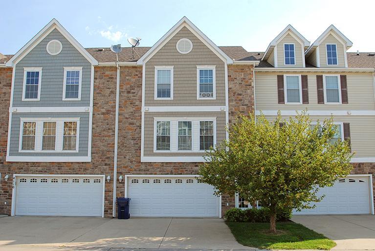 8302 Westown Pkwy in West Des Moines, IA - Building Photo
