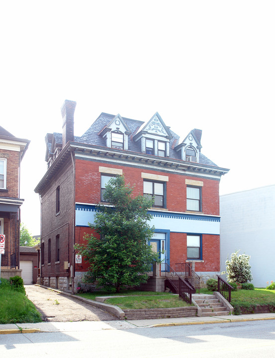 807 S Millvale Ave in Pittsburgh, PA - Building Photo