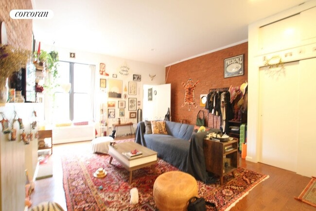 144 W 70th St in New York, NY - Building Photo - Building Photo