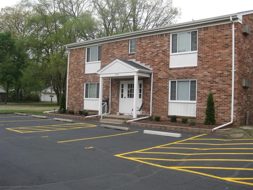 4030 Elmhurst Rd, Unit 2 in Toledo, OH - Building Photo