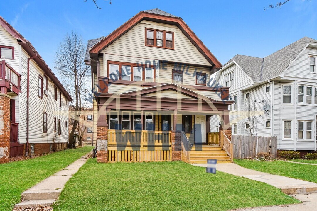 2409 N 49th St in Milwaukee, WI - Building Photo
