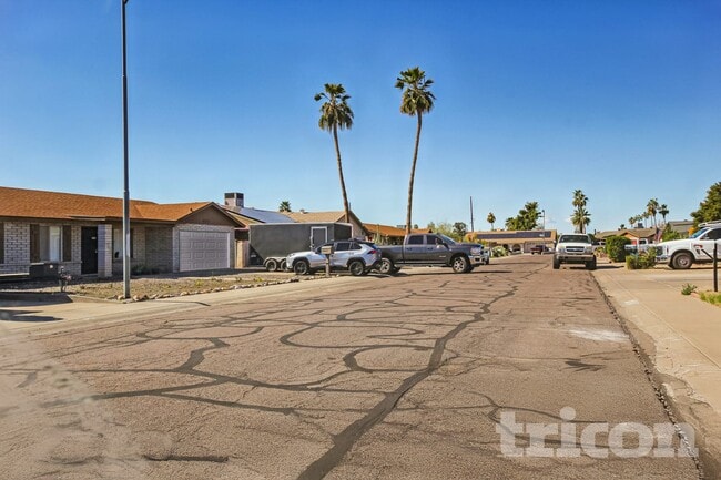 property at 4201 W Sunnyside Ave