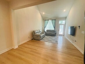 515 Eldridge Ln in Chesapeake, VA - Foto de edificio - Building Photo
