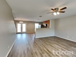 7923 Horse Hollow in San Antonio, TX - Building Photo - Building Photo