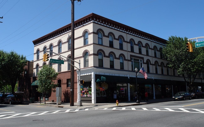 6-16 E Blackwell St