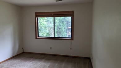 550 Courtwood Ln, Unit #2 in Hendersonville, NC - Building Photo - Building Photo
