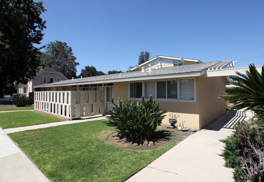 527 N Hollenbeck Ave in Covina, CA - Building Photo