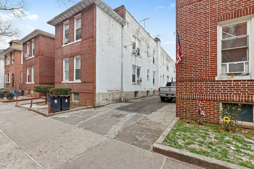 1362 E 18th St in Brooklyn, NY - Building Photo