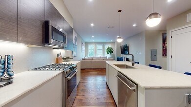 45 Burnett St, Unit 45 Burnett St in Boston, MA - Building Photo - Building Photo