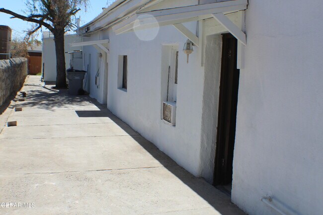 2203 Magoffin Ave in El Paso, TX - Building Photo - Building Photo