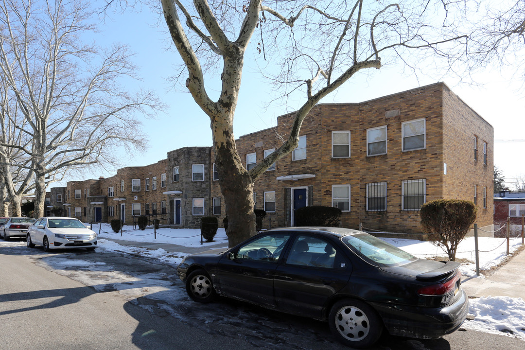 Blakemore Gardens in Philadelphia, PA - Building Photo