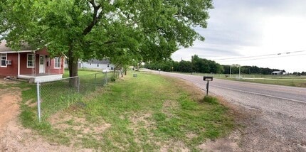 17654 FM901 in Gordonville, TX - Foto de edificio - Building Photo