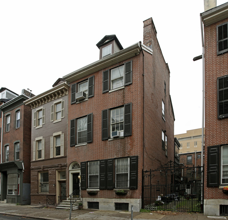 1005 Spruce St in Philadelphia, PA - Building Photo