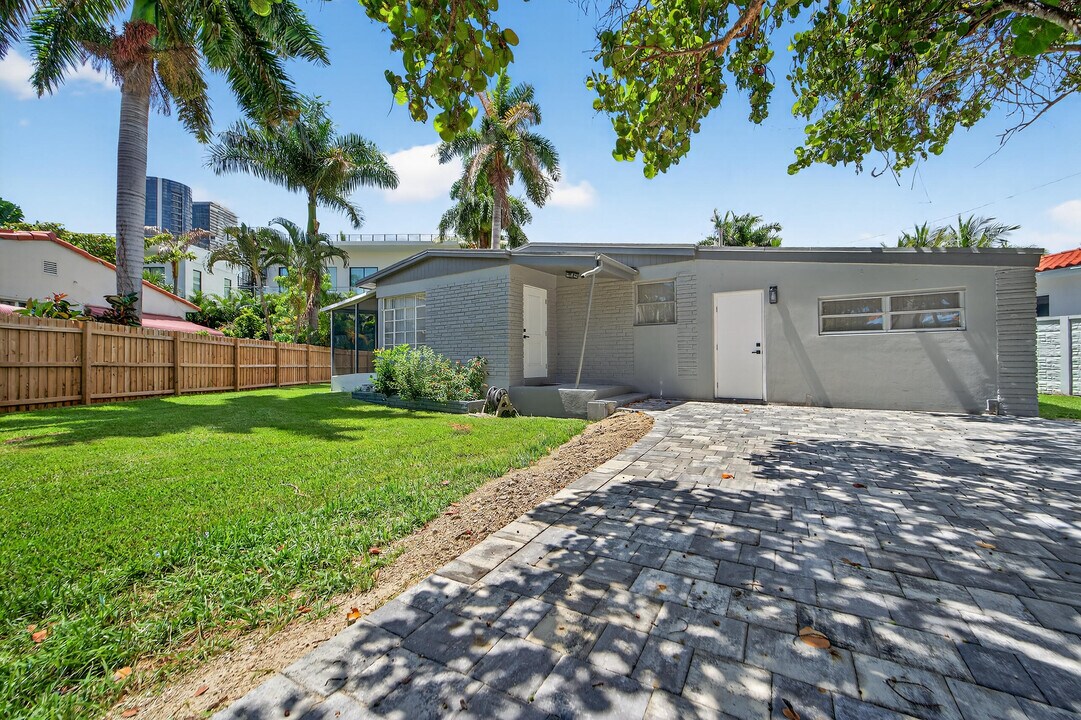 326 191st St in Sunny Isles Beach, FL - Building Photo