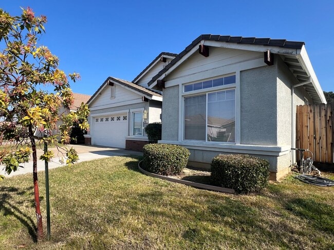 7936 Quaker Ridge Way in Sacramento, CA - Building Photo - Building Photo