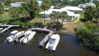 926 NW Spruce Ridge Dr in Stuart, FL - Building Photo