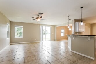 123 Prairie Falcon Dr in Groveland, FL - Building Photo - Building Photo