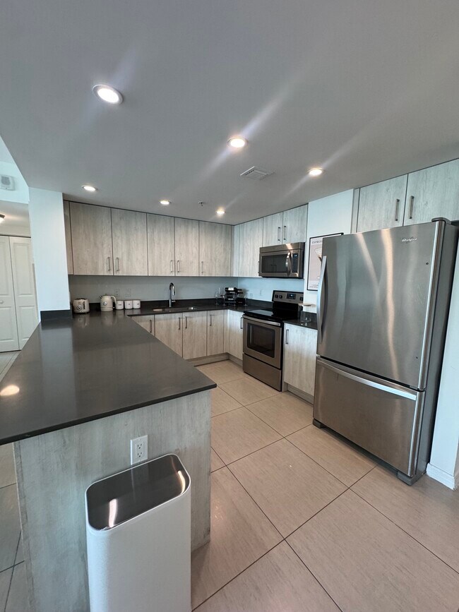 1265 NE 199th St, Unit 522 in Miami, FL - Building Photo - Building Photo