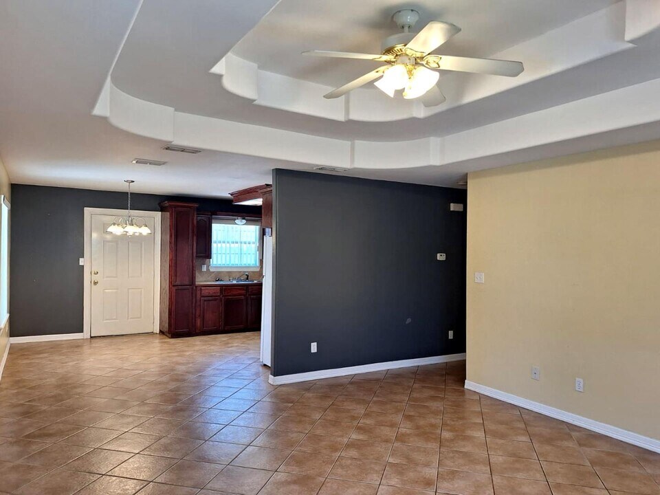 2118 Aruba Dr in Edinburg, TX - Building Photo