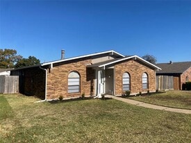 5060 Walker Dr in The Colony, TX - Building Photo