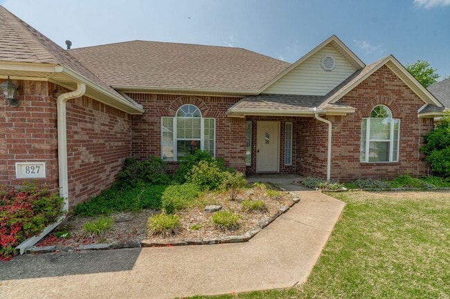 827 Nicholson Ave in Springdale, AR - Building Photo - Building Photo