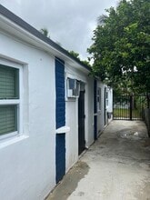 323 NW 108th St, Unit 2 in Miami, FL - Building Photo - Building Photo