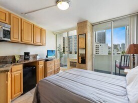 134 Kapahulu Ave, Unit 606 in Honolulu, HI - Building Photo