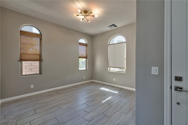 252 Castellari Dr in Las Vegas, NV - Building Photo - Building Photo