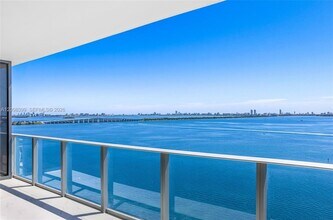 700 NE 24th St, Unit 1107 in Miami, FL - Building Photo - Building Photo