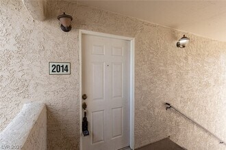 7300 W Pirates Cove Rd in Las Vegas, NV - Building Photo - Building Photo