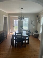 613 E Washington St in Oconomowoc, WI - Foto de edificio - Building Photo