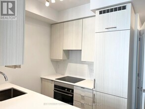 36-3236 Elm Dr W in Mississauga, ON - Building Photo - Building Photo
