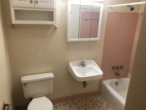 430 Harrison Ave, Unit 201 in Beloit, WI - Building Photo - Building Photo