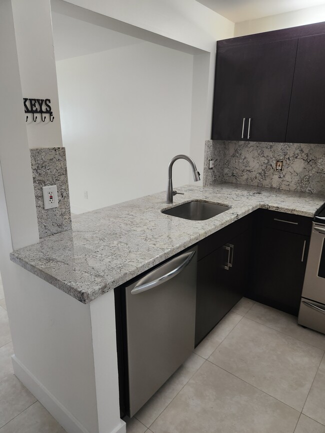 14873 SW 104th St, Unit 101 in Miami, FL - Building Photo - Building Photo