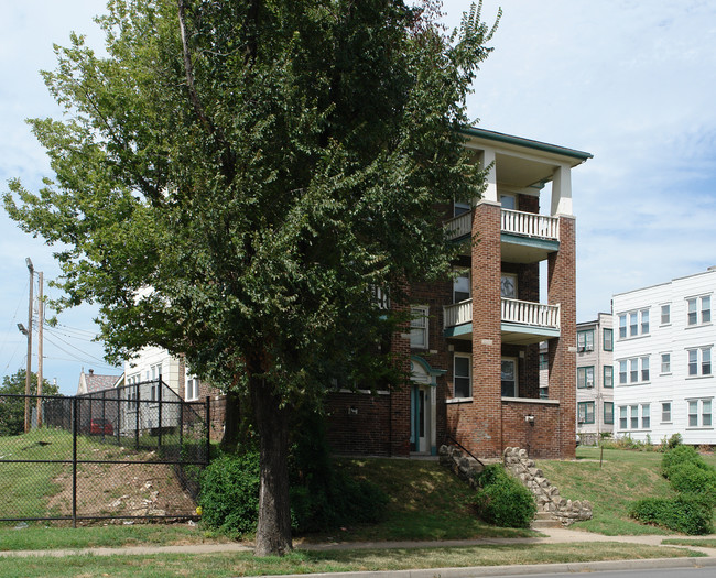 4012-4014 Warwick Blvd in Kansas City, MO - Building Photo - Building Photo