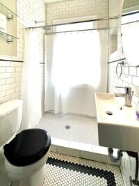 126 Mendoza Ave, Unit 6 - 6