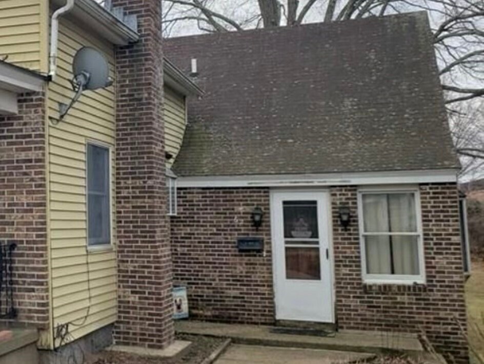 62 Pleasant St in Ware, MA - Building Photo