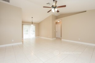 152 SE 4th St in Cape Coral, FL - Foto de edificio - Building Photo