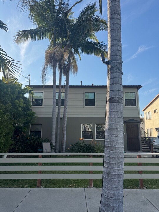 10728 Rose Ave in Los Angeles, CA - Foto de edificio