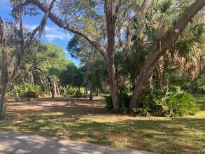1050 Wexford Leas Blvd in Palm Harbor, FL - Building Photo - Building Photo