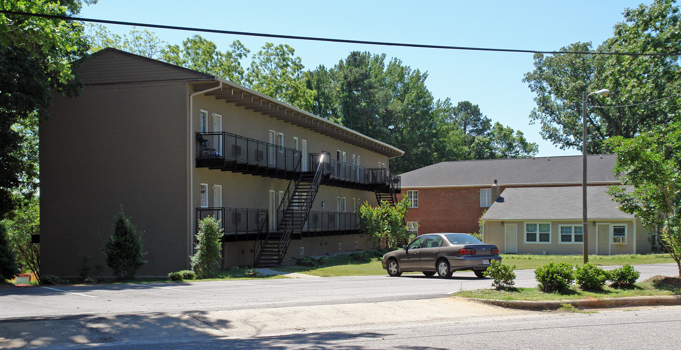 1407 Crest Rd in Raleigh, NC - Foto de edificio