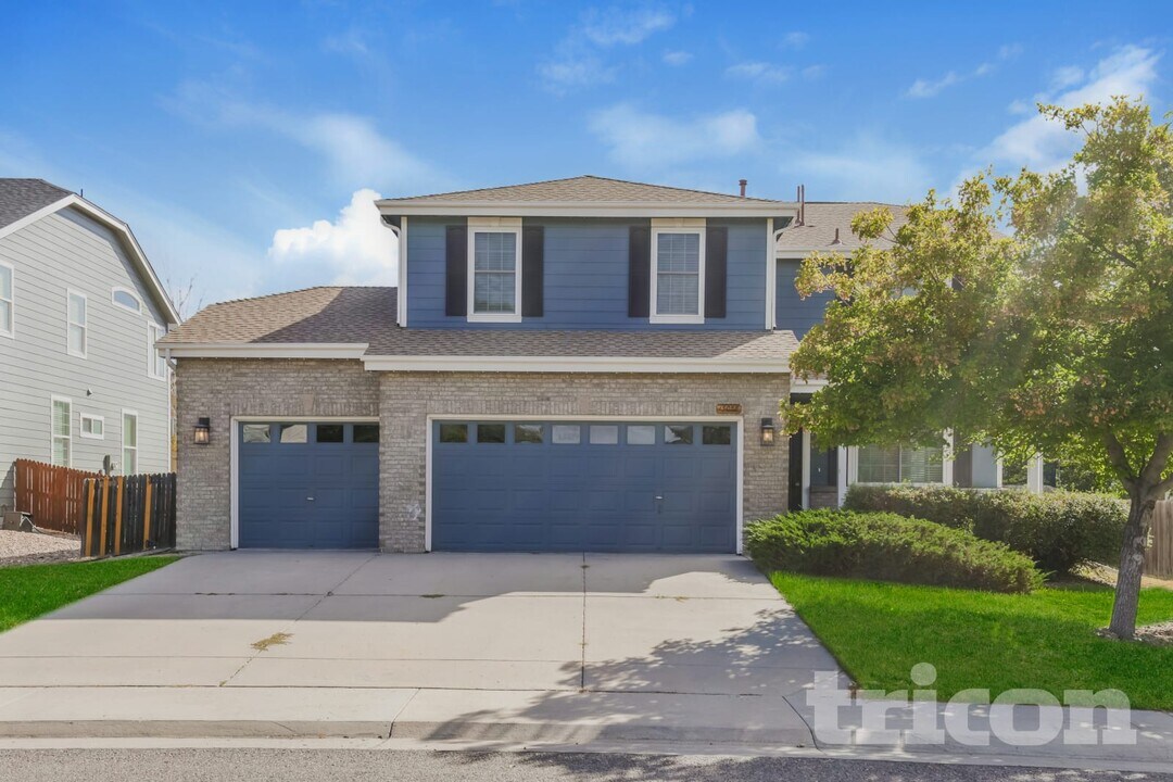 13058 Monaco Way in Thornton, CO - Foto de edificio