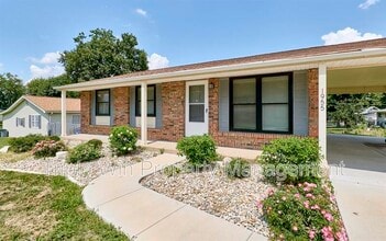 1955 Bobbinray Ave in Florissant, MO - Building Photo - Building Photo