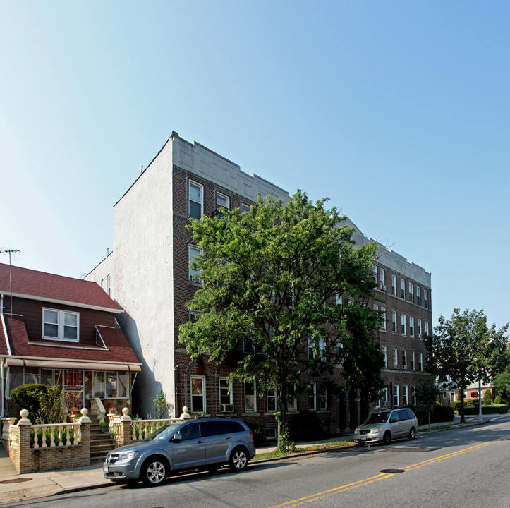 121-02 109th Ave in South Ozone Park, NY - Building Photo